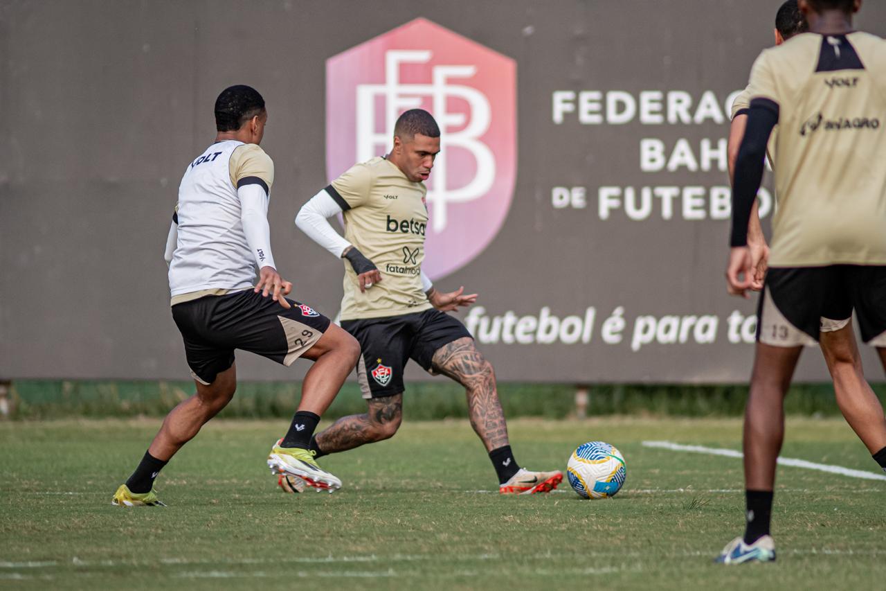 Vitória intensifica preparação para duelo com Bragantino