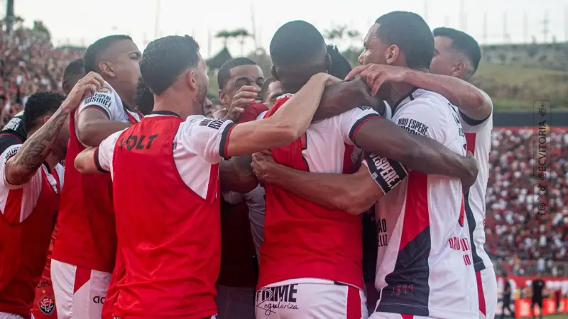 Vitória vence Fluminense com gol no fim e alcança 14ª posição