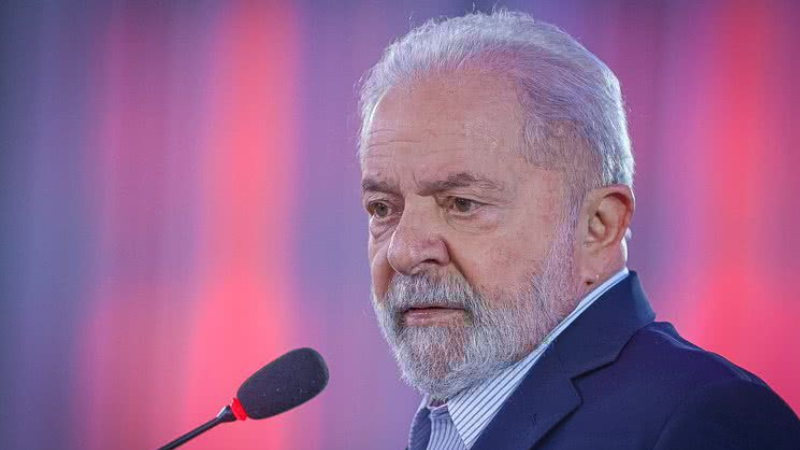 Lula faz novos exames após retirada de pontos na nuca