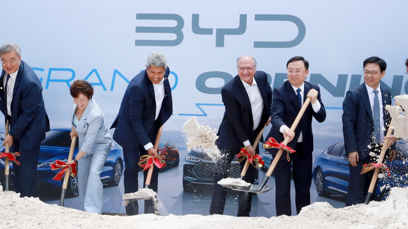 Jerônimo Rodrigues visita obras da BYD após denúncias de irregularidades trabalhistas