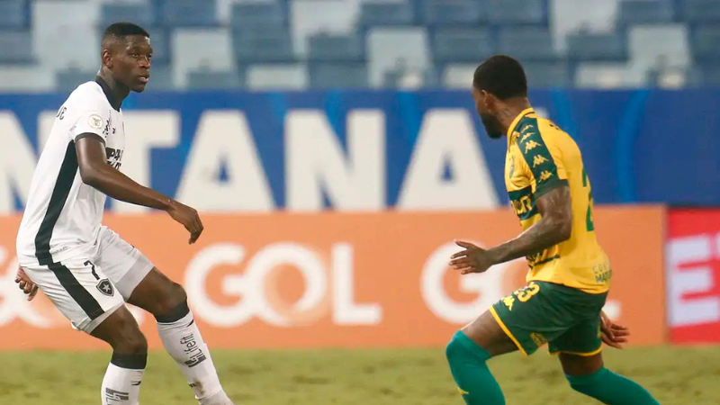 Botafogo defende liderança contra o Cuiabá no Campeonato Brasileiro