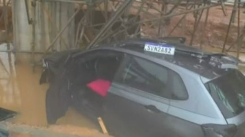 Carro tem colisão em obra no Acesso Norte e trânsito é prejudicado na BR-324