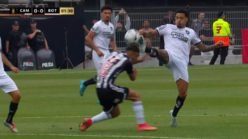 Expulsão relâmpago de Gregore marca início da final da Libertadores