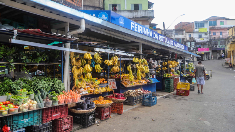 Novos quiosques e boxes beneficiam trabalhadores informais em Narandiba