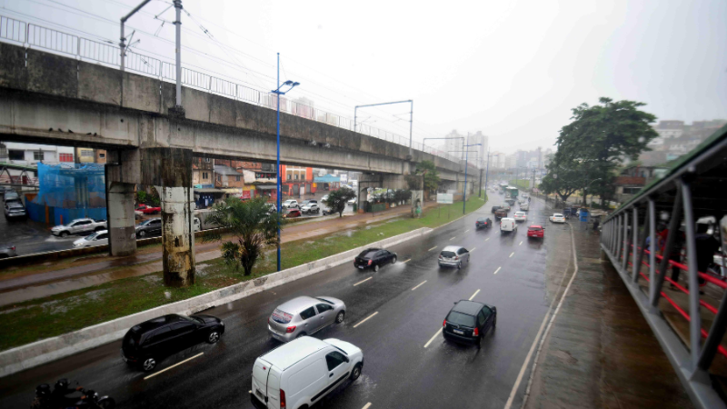 Frente fria em Salvador perde força, mas pancadas de chuva ainda são esperadas, alerta Codesal