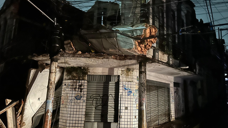 Baixa dos Sapateiros segue com vias interditadas após desabamento e circulação de ônibus permanece alterada