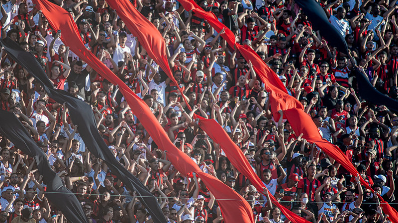 Árbitro FIFA Bruno Arleu apita Vitória x Corinthians no Barradão