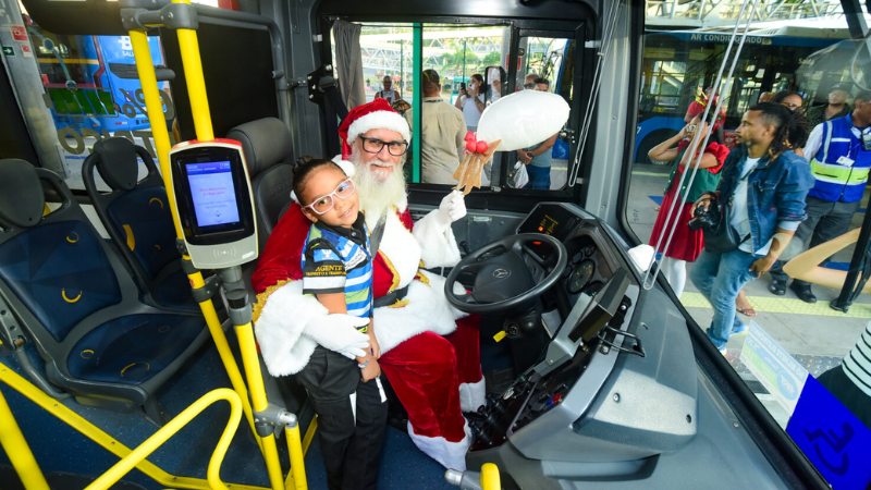 Prefeitura de Salvador realiza ação de Natal no BRT