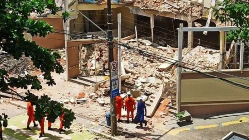 Teto de escola desaba no Itaigara e deixa cinco trabalhadores feridos