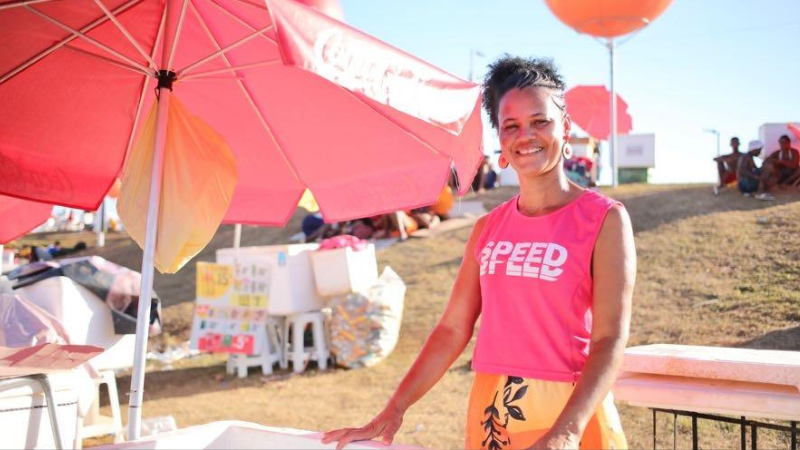 Ambulantes terão isenção de taxas para atuar nas festas populares de 2025 em Salvador