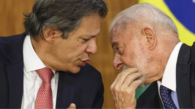 Haddad retorna a Brasília para encontro com Lula no Palácio da Alvorada