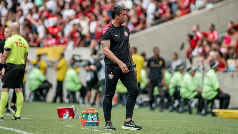 Vitória renova contrato de Thiago Carpini até 2025