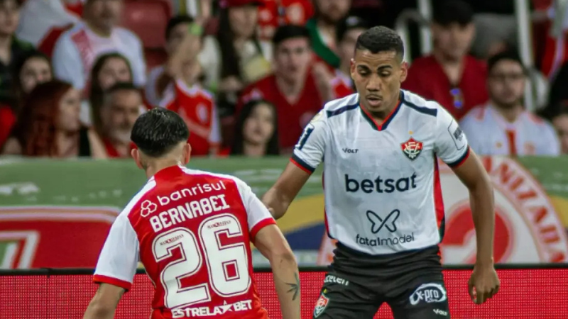 Vitória enfrenta o Grêmio no Barradão com desfalque de Zé Hugo