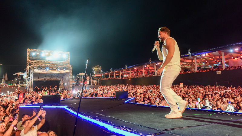 Wesley Safadão encanta no Virada Salvador com show recheado de sucessos e interação com fãs