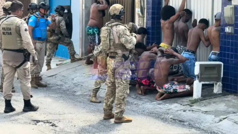 Homens armados se entregam após manter mulher refém em Lauro de Freitas