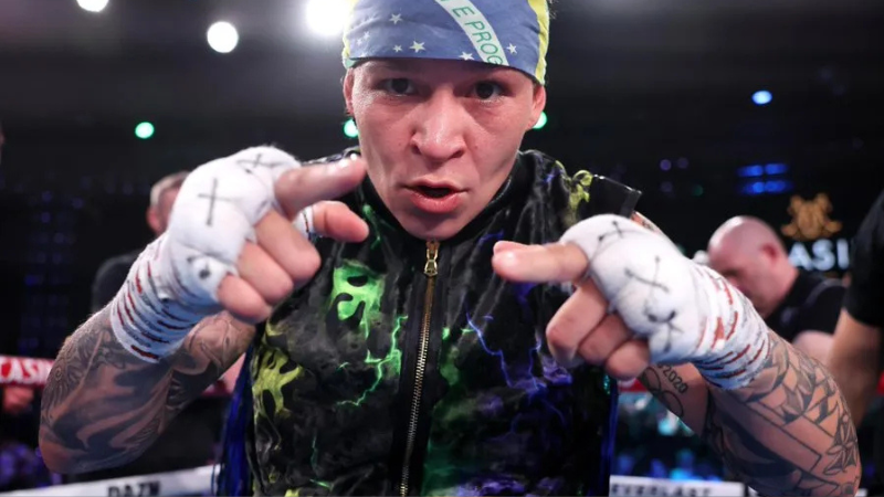 Beatriz Ferreira brilha em Mônaco e mantém cinturão da IBF invicto