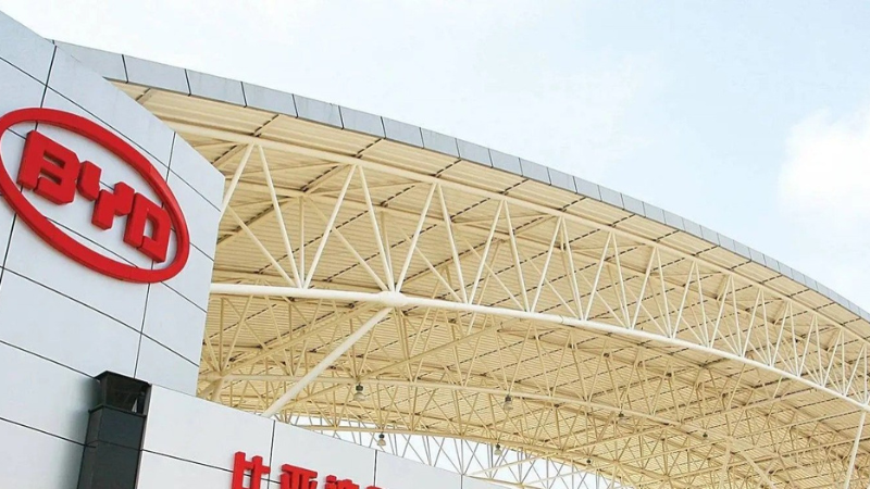 Acidente em obra da BYD na Bahia deixa dois trabalhadores feridos