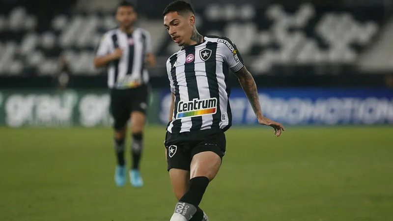 Vitória reforça elenco com lateral do Botafogo; confira os detalhes