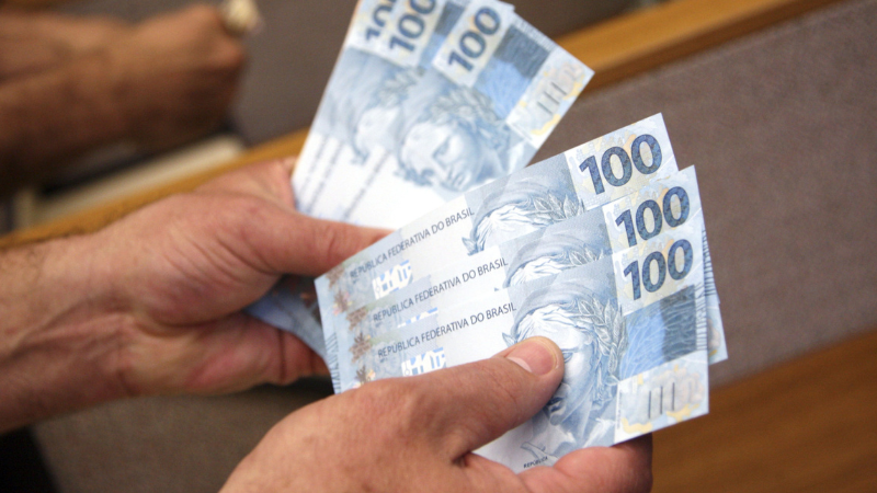 Salário mínimo será reajustado para R$ 1.518 em 2025