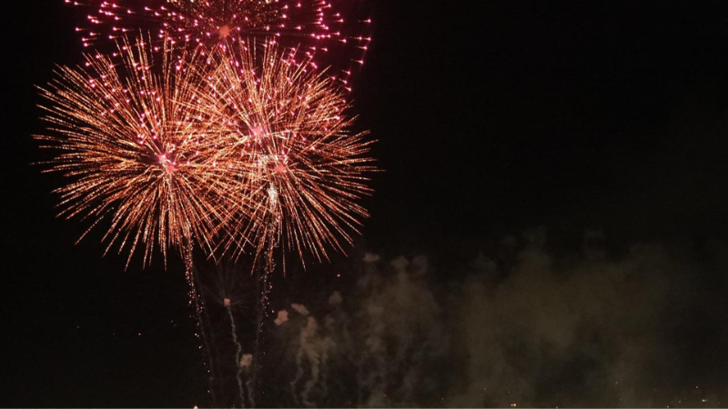 Queima de fogos ilumina diversos bairros de Salvador na virada de ano