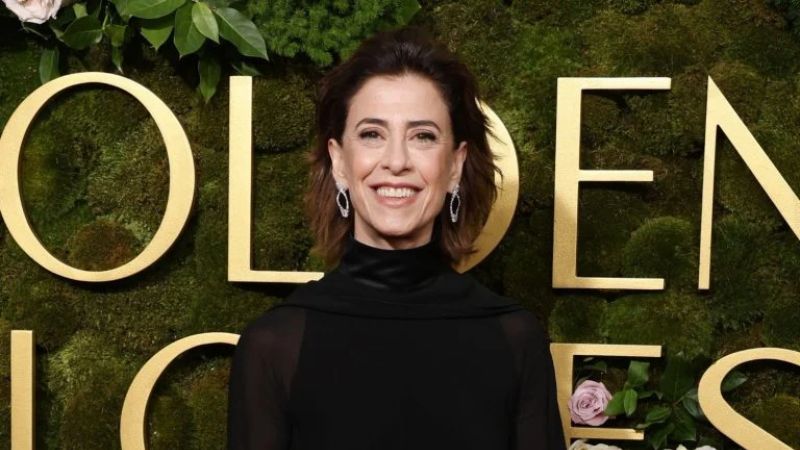 Fernanda Torres faz história ao vencer Globo de Ouro e emociona com dedicação especial