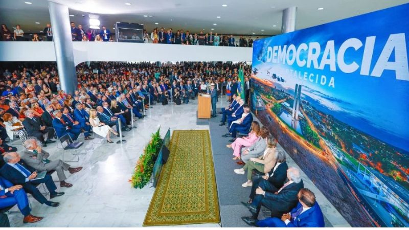 “Dia de reflexão sobre o ataque à liberdade”, diz Jerônimo Rodrigues em ato pelos dois anos de 8 de janeiro