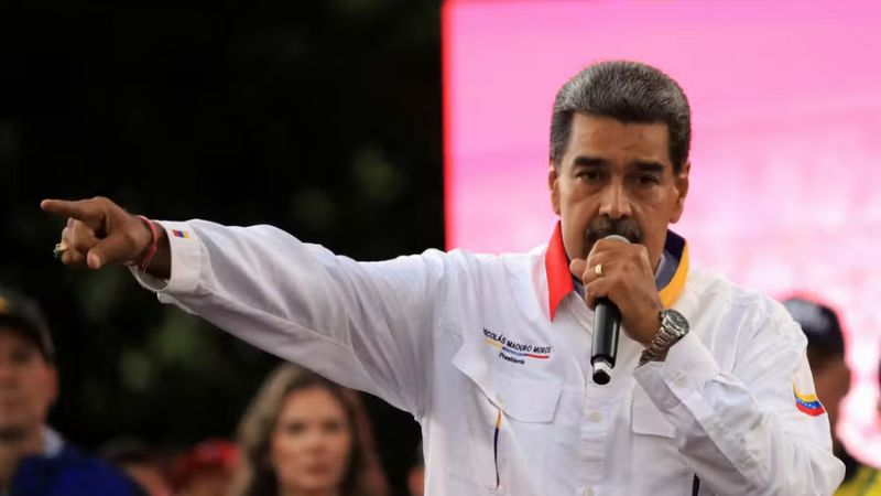 Maduro toma posse para terceiro mandato sob denúncias de fraude e repressão política