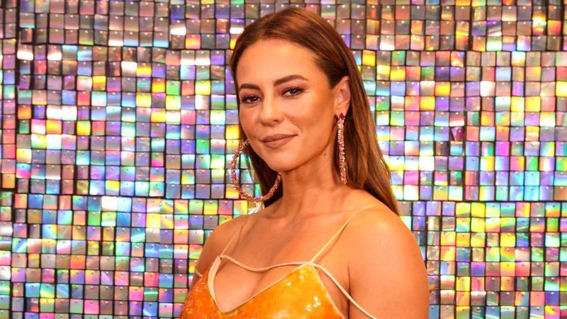 Paolla Oliveira encanta seguidores com fotos de biquíni durante férias em Fortaleza