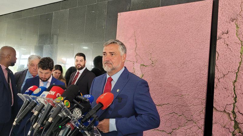 Direto de Brasília: Paulo Pimenta se despede da Secom e mantém Mistério sobre futuro no governo Lula