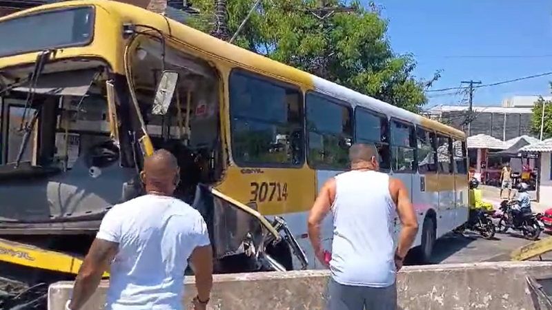 Ônibus perde controle em ladeira e deixa 21 feridos no Retiro