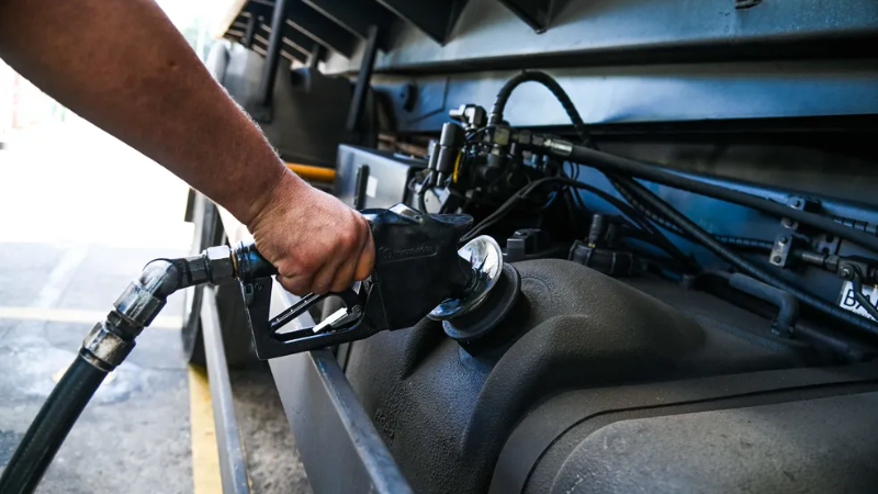 Petrobras anuncia aumento de R$ 0,22 no litro do diesel para distribuidoras