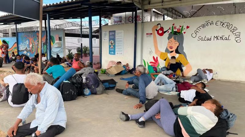 Migrantes venezuelanos enfrentam crise sanitária após corte de verba dos EUA