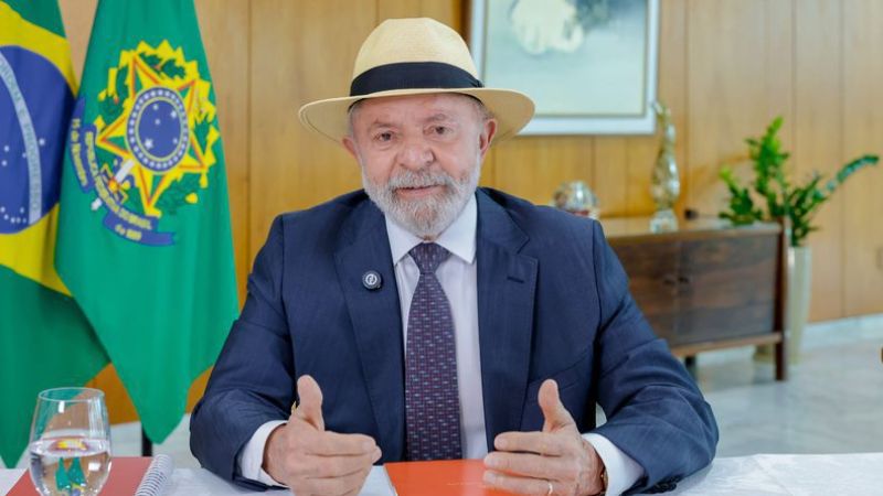 Lula comenta reajuste do diesel e afirma que decisão cabe à Petrobras