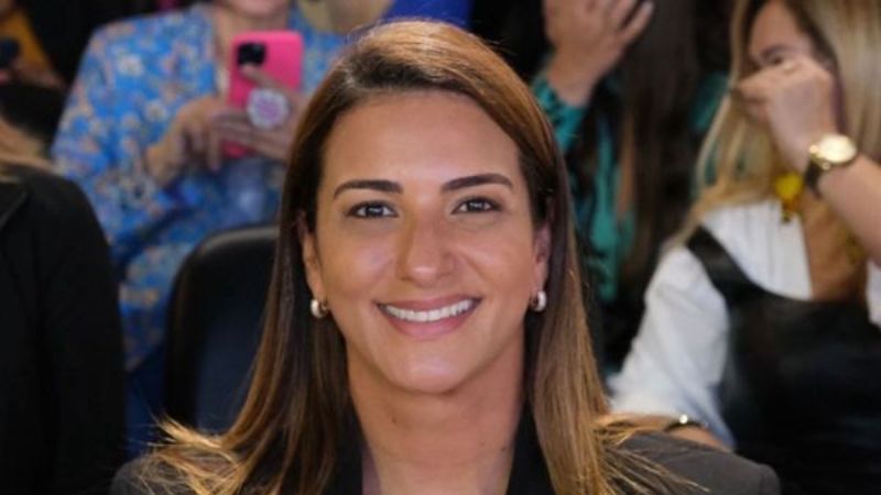 Roberta Roma assina pedido de impeachment de Lula