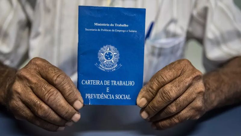 Desemprego cai para 6,6% em 2024, menor taxa da história, aponta IBGE