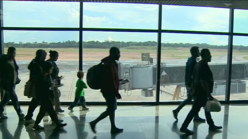 Brasileiros deportados pelos EUA não tinham pendências criminais