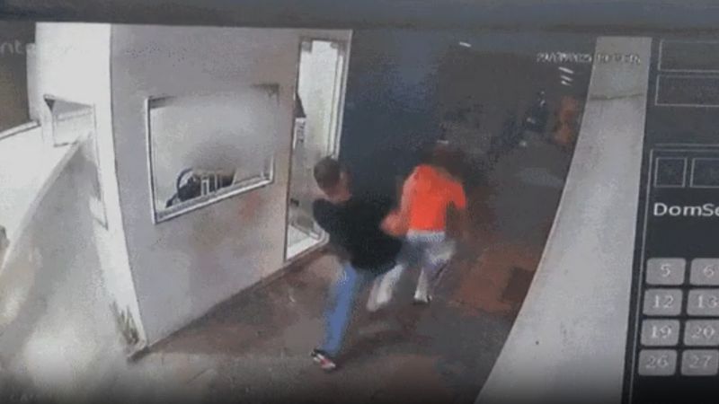 Motorista de aplicativo agride idosa em Copacabana após ela comer biscoito no carro