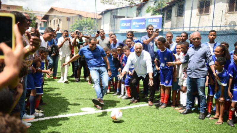 Prefeitura inaugura campo de futebol e amplia programa ‘Bora Bahêa Meu Bairro’ na Cidade Baixa