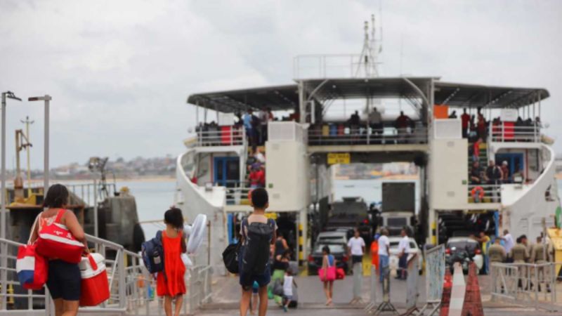 Ferry-boat opera com fluxo moderado e filas de até 3h no terminal de Bom Despacho