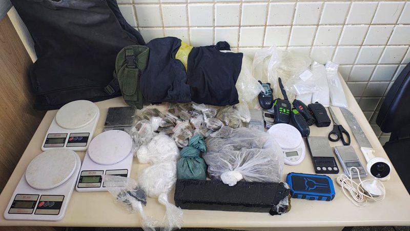 PMs da Rondesp apreendem grande quantidade de drogas em casa no bairro do Uruguai