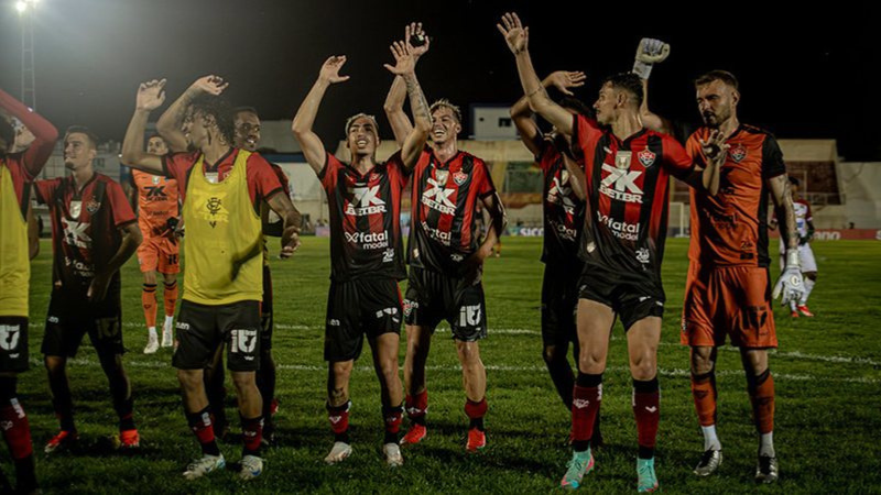 Vitória recebe Jacuipense no Barradão embalado por goleada no Baiano