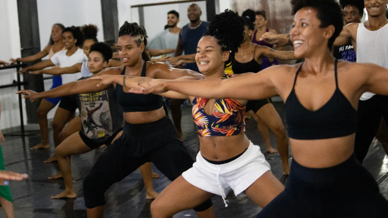 Escola de Dança da Funceb lança cursos de verão 2025 com 15 modalidades diferentes