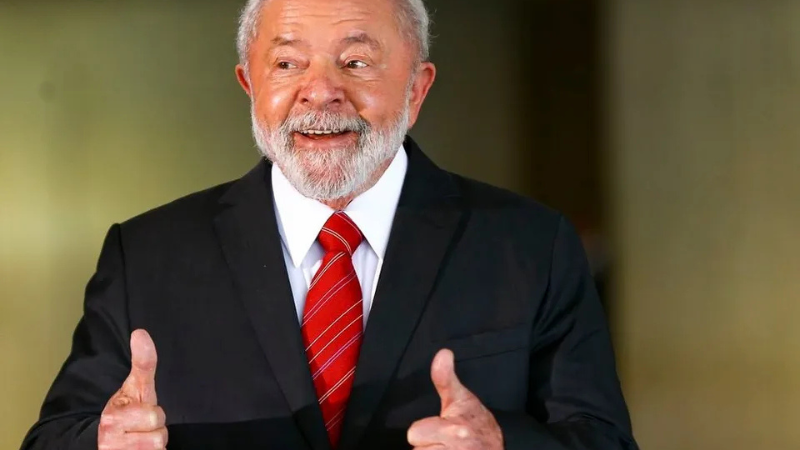 Lula retorna ao Palácio do Planalto após cirurgia
