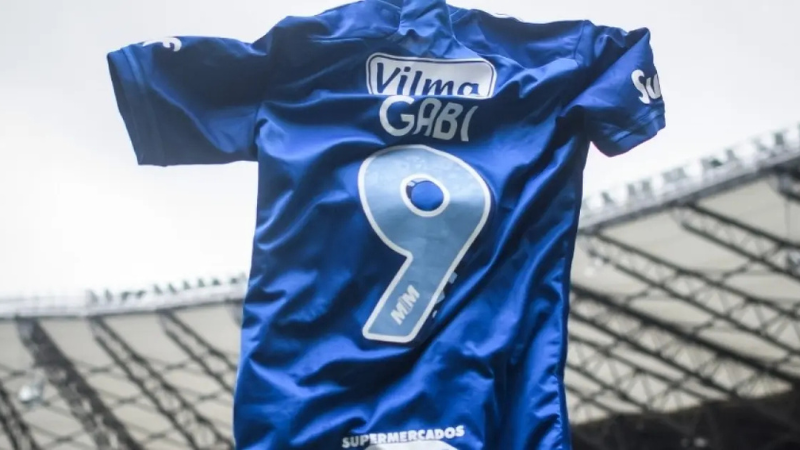 Gabigol é apresentado com grande festa no Mineirão diante de 40 mil torcedores