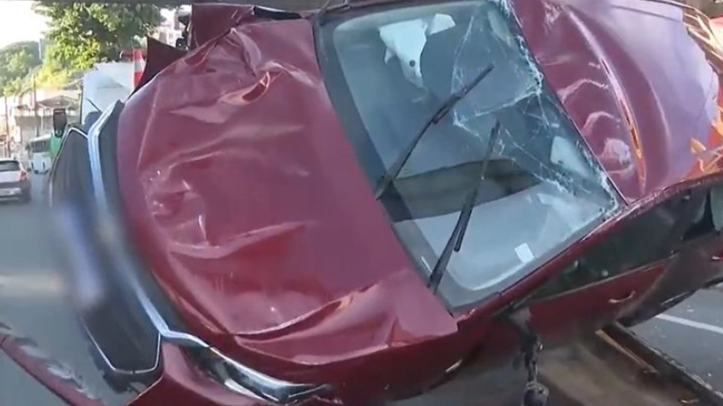 Capotamento na Avenida Bonocô deixa quatro turistas feridos em Salvador