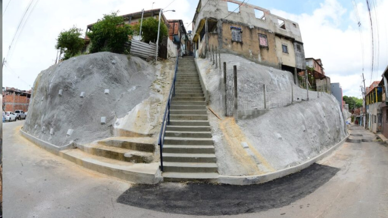 Prefeitura de Salvador inaugura contenção de encosta no bairro de Tancredo Neves