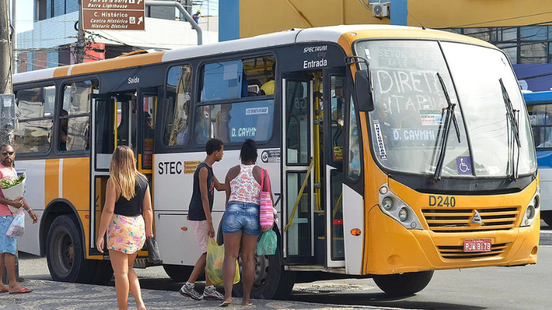Adolescente é atropelado por micro-ônibus em Sussuarana e fica gravemente ferido