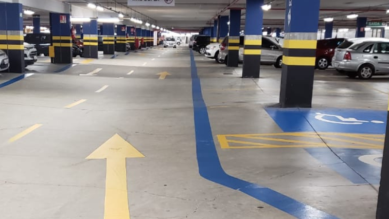 Infração de trânsito em estacionamentos de shoppings: Posso ser multado?