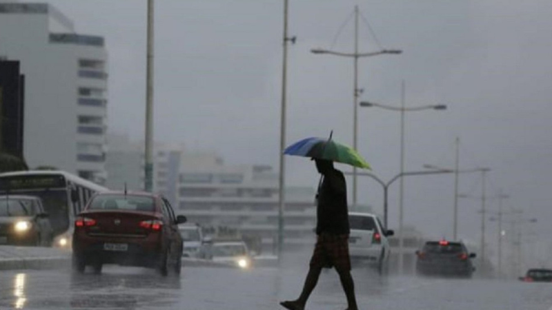 Inmet alerta para chuvas intensas em 18 estados; confira as regiões em risco