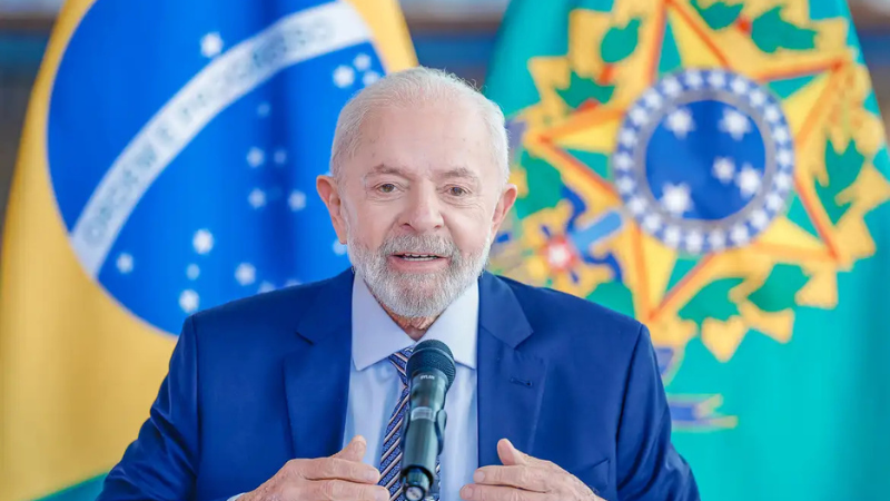 Uso de celulares nas escolas: Lula sanciona lei que regula dispositivos nesta segunda-feira